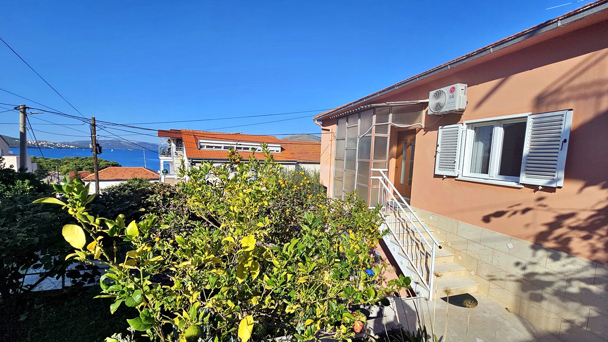 Casa a Trogir/Čiovo - Vicino al campeggio Rožac - 200 m dal mare